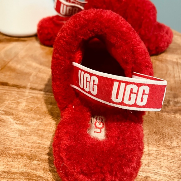 EUC UGG GIRLS SANDALS - Picture 5 of 9